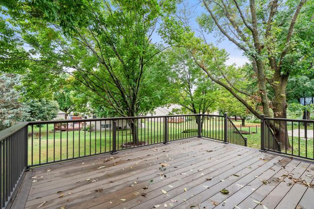 121 Fox Hollow Drive, Chanhassen, MN 55317