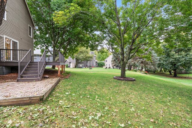 121 Fox Hollow Drive, Chanhassen, MN 55317