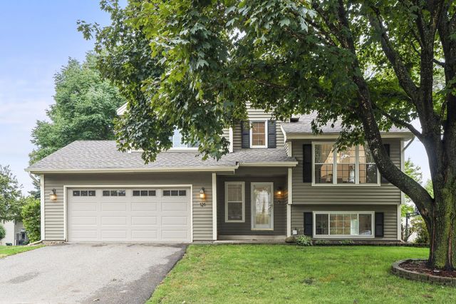 121 Fox Hollow Drive, Chanhassen, MN 55317