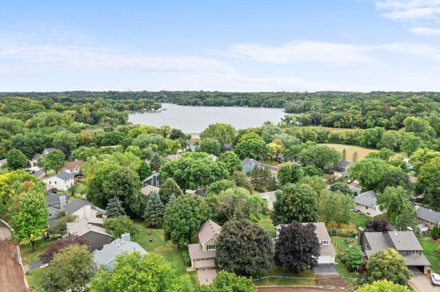 121 Fox Hollow Drive, Chanhassen, MN 55317