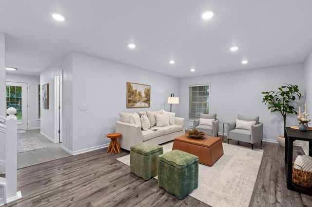 121 Fox Hollow Drive, Chanhassen, MN 55317