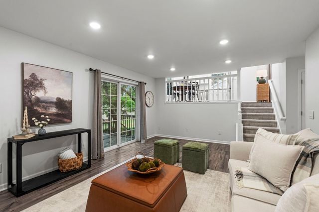 121 Fox Hollow Drive, Chanhassen, MN 55317