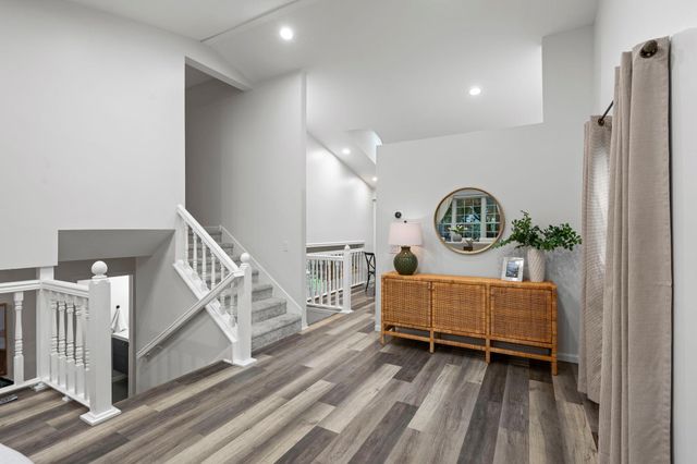 121 Fox Hollow Drive, Chanhassen, MN 55317