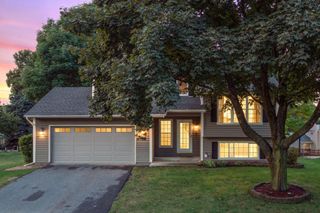 121 Fox Hollow Drive, Chanhassen, MN 55317