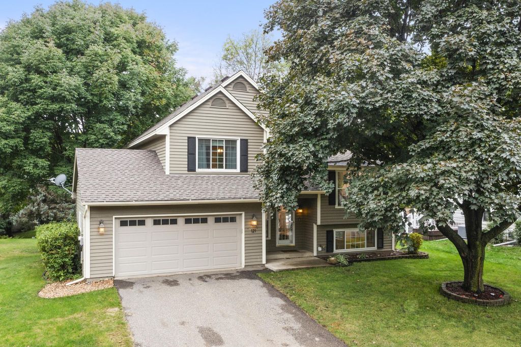 121 Fox Hollow Drive, Chanhassen, MN 55317 — exterior