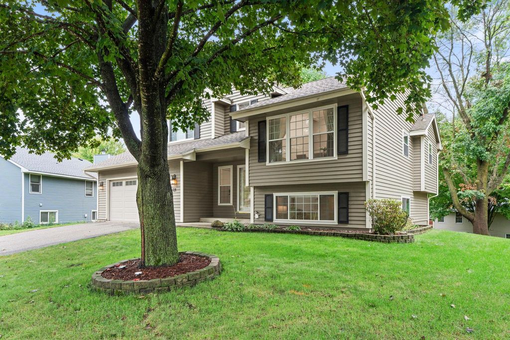 121 Fox Hollow Drive, Chanhassen, MN 55317 — photo 2