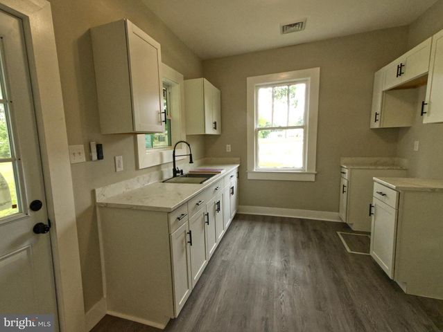 7244 FREDERICKSBURG TPKE, Woodford, VA 22580