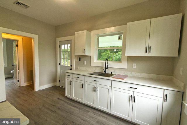 7244 FREDERICKSBURG TPKE, Woodford, VA 22580