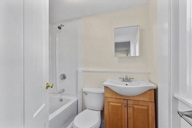 8 Main St 2 R, Pepperell, MA 01463