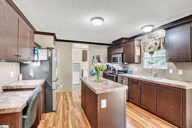 225 Tanglewood Way, Gray Court, SC 29645