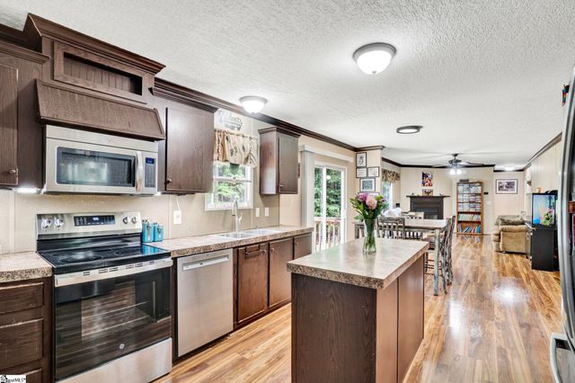 225 Tanglewood Way, Gray Court, SC 29645