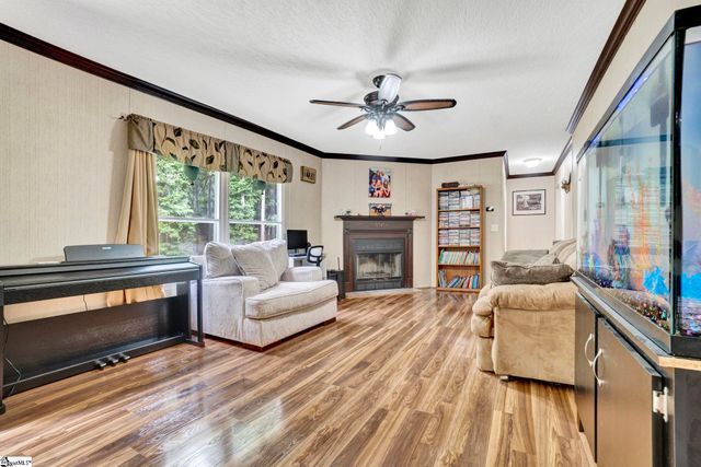 225 Tanglewood Way, Gray Court, SC 29645
