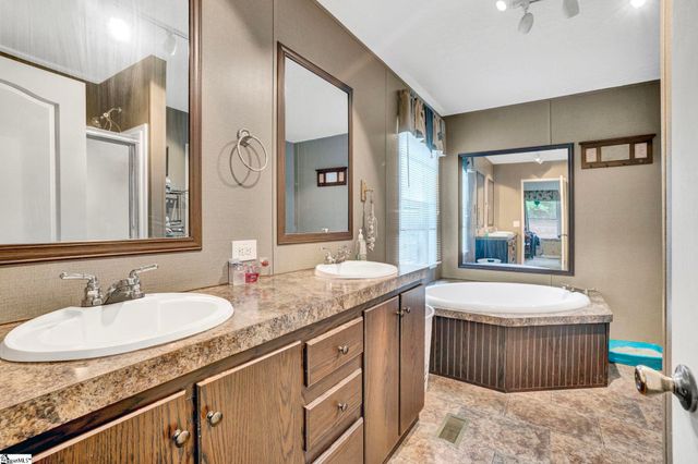 225 Tanglewood Way, Gray Court, SC 29645