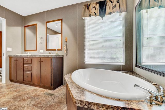 225 Tanglewood Way, Gray Court, SC 29645