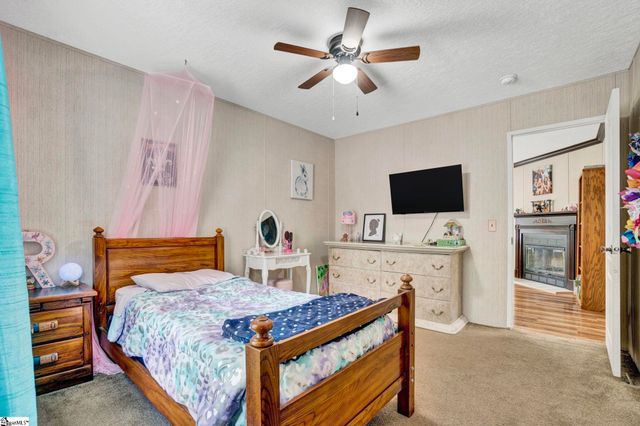 225 Tanglewood Way, Gray Court, SC 29645