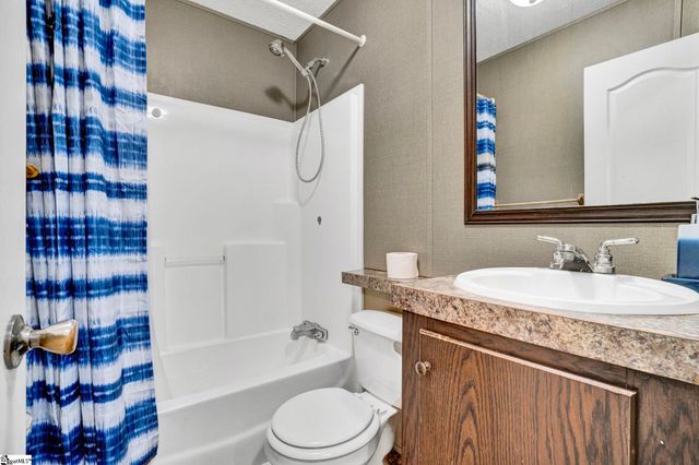 225 Tanglewood Way, Gray Court, SC 29645