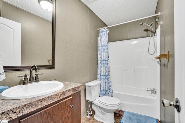 225 Tanglewood Way, Gray Court, SC 29645