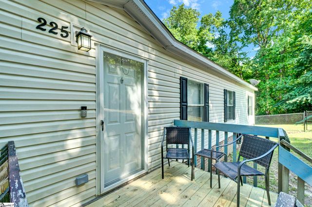 225 Tanglewood Way, Gray Court, SC 29645