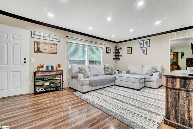 225 Tanglewood Way, Gray Court, SC 29645
