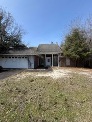 323 Northampton Circle, Fort Walton Beach, FL 32547