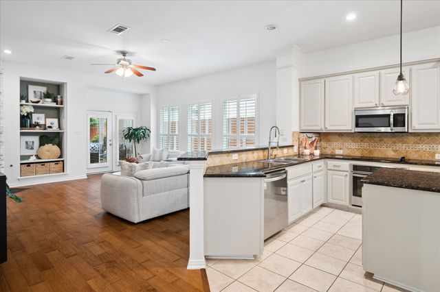 120 Myrtle Creek, Grapevine, TX 76051