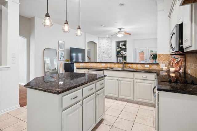 120 Myrtle Creek, Grapevine, TX 76051