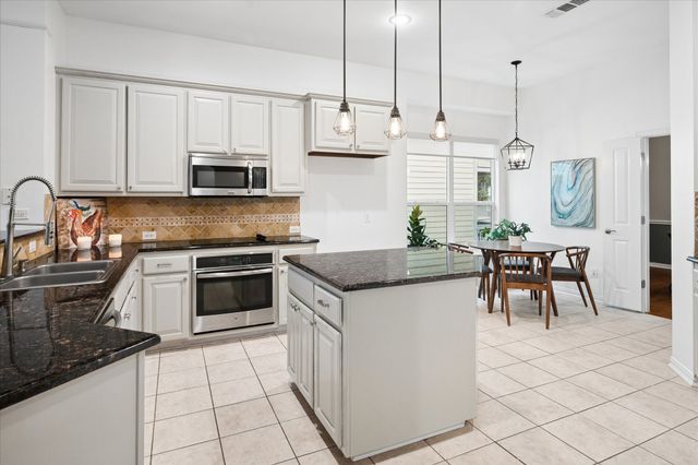 120 Myrtle Creek, Grapevine, TX 76051