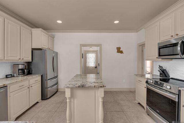 39100 S Angelle Ct, Gonzales, LA 70737