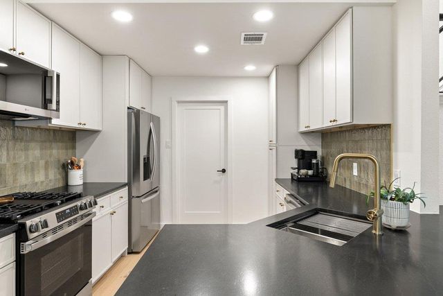 8202 Cache DR, Austin, TX 78749