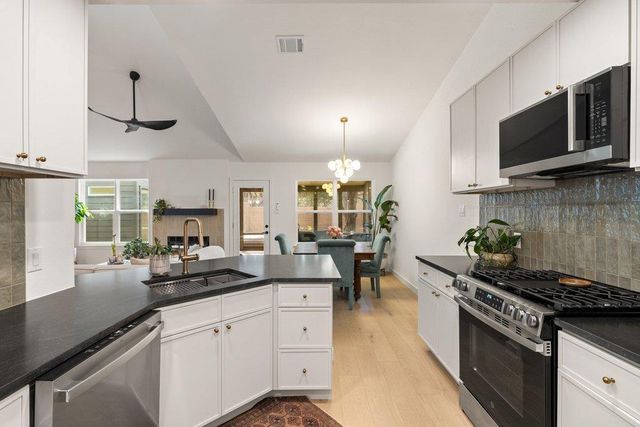 8202 Cache DR, Austin, TX 78749