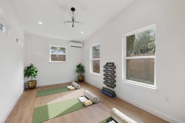 8202 Cache DR, Austin, TX 78749