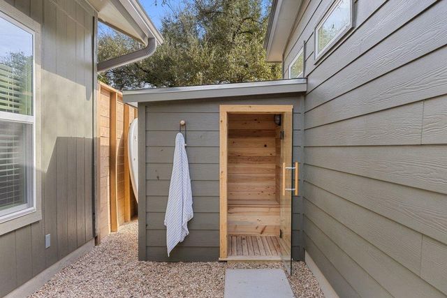 8202 Cache DR, Austin, TX 78749