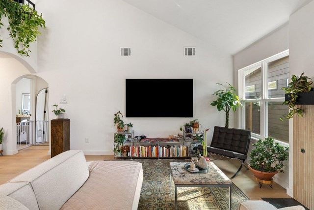 8202 Cache DR, Austin, TX 78749