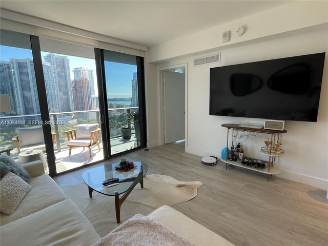 121 NE 34th Street 2005, Miami, FL 33137