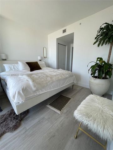 121 NE 34th Street 2005, Miami, FL 33137