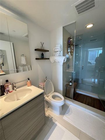 121 NE 34th Street 2005, Miami, FL 33137