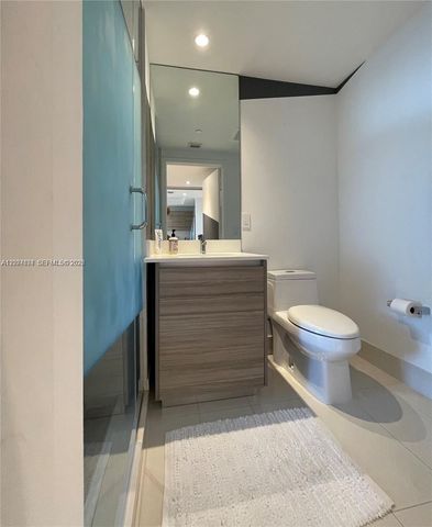 121 NE 34th Street 2005, Miami, FL 33137