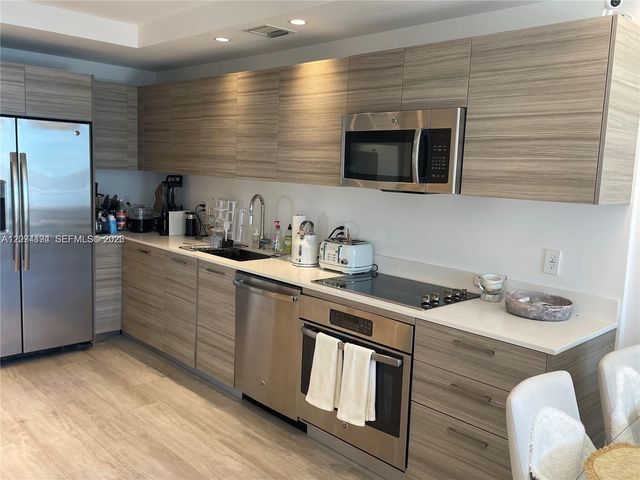 121 NE 34th Street 2005, Miami, FL 33137