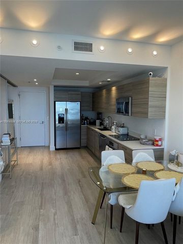 121 NE 34th Street 2005, Miami, FL 33137