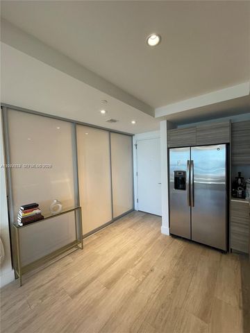 121 NE 34th Street 2005, Miami, FL 33137