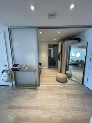 121 NE 34th Street 2005, Miami, FL 33137