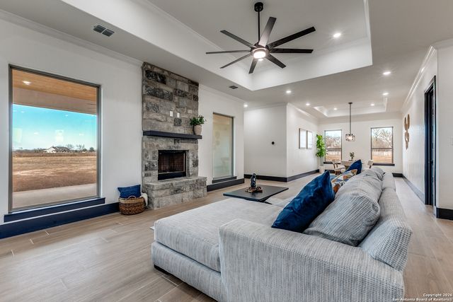 202 Venado Oak, Castroville, TX 78009