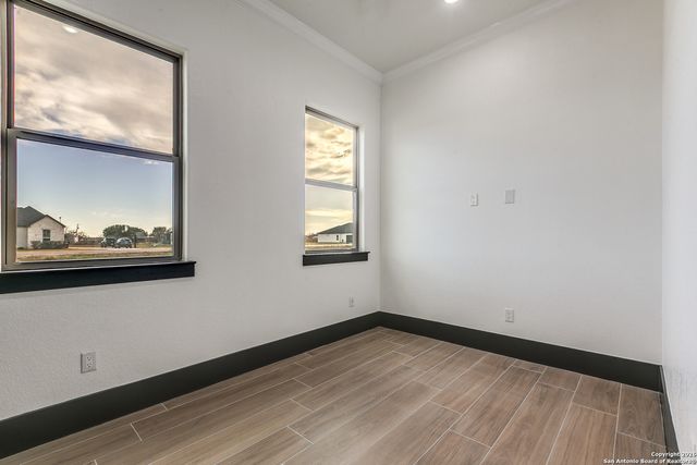 202 Venado Oak, Castroville, TX 78009