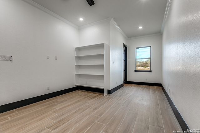 202 Venado Oak, Castroville, TX 78009