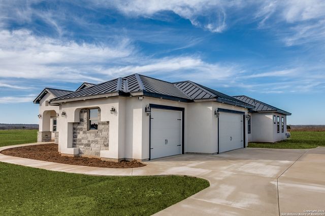 202 Venado Oak, Castroville, TX 78009