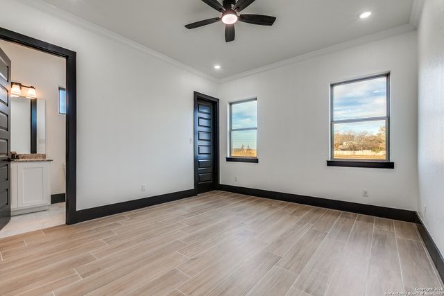 202 Venado Oak, Castroville, TX 78009