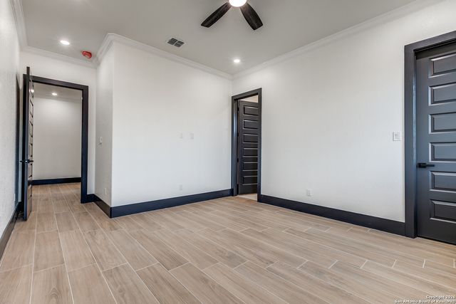 202 Venado Oak, Castroville, TX 78009