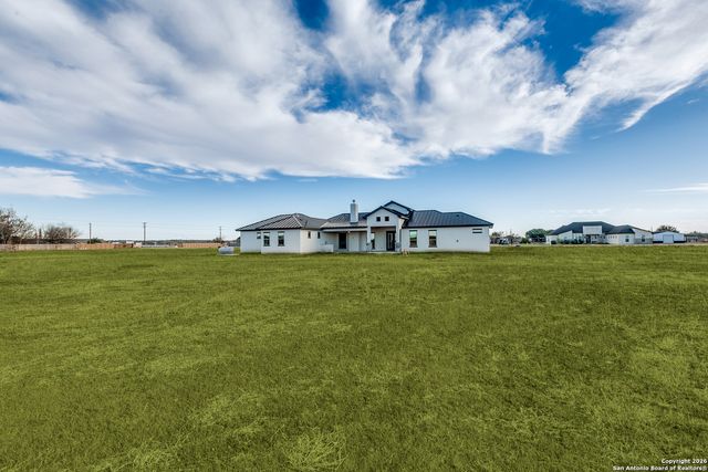 202 Venado Oak, Castroville, TX 78009