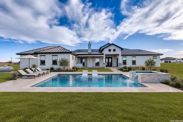 202 Venado Oak, Castroville, TX 78009