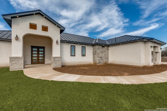 202 Venado Oak, Castroville, TX 78009
